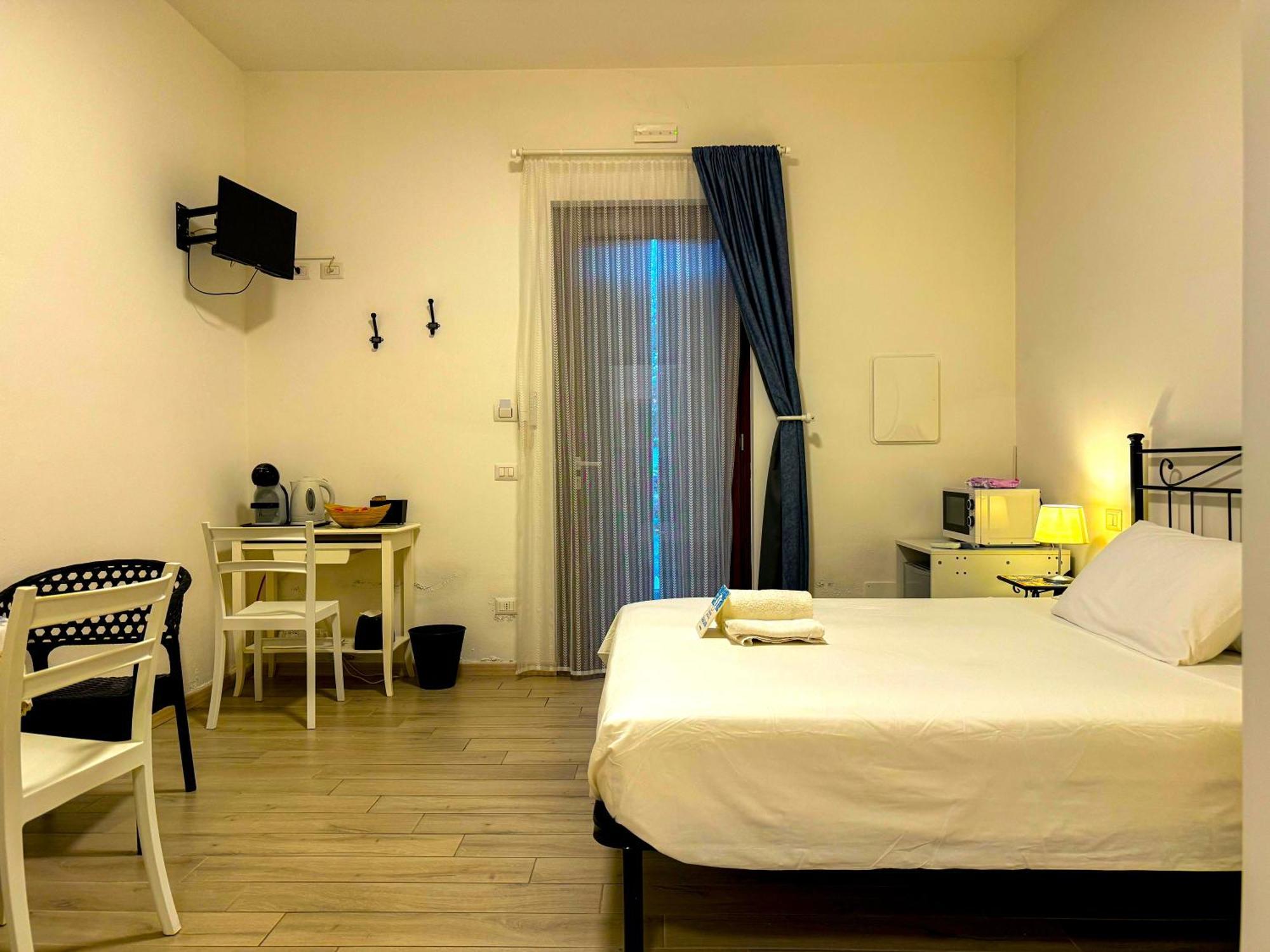 Casa Laura Hotel Peschiera del Garda Bagian luar foto