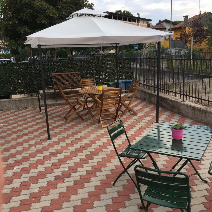 Casa Laura Hotel Peschiera del Garda Bagian luar foto